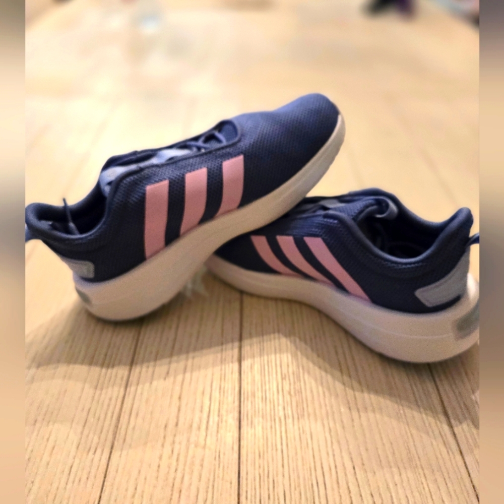 NWT Girls Adidas Shoes, size 3